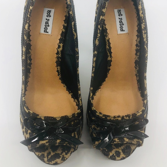 Leopard Print Peep-Toe Me Too Heels - Picture 3 of 7